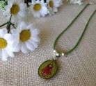 collar-bisuteria-virgen-please-verde-llenadegracia