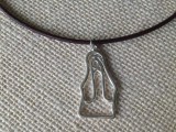 collar-virgen-silueta-plata